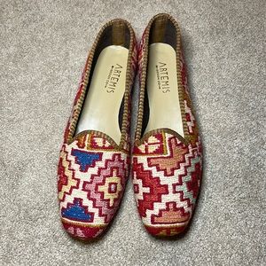 NEW Artemis Kilim loafers, size 11